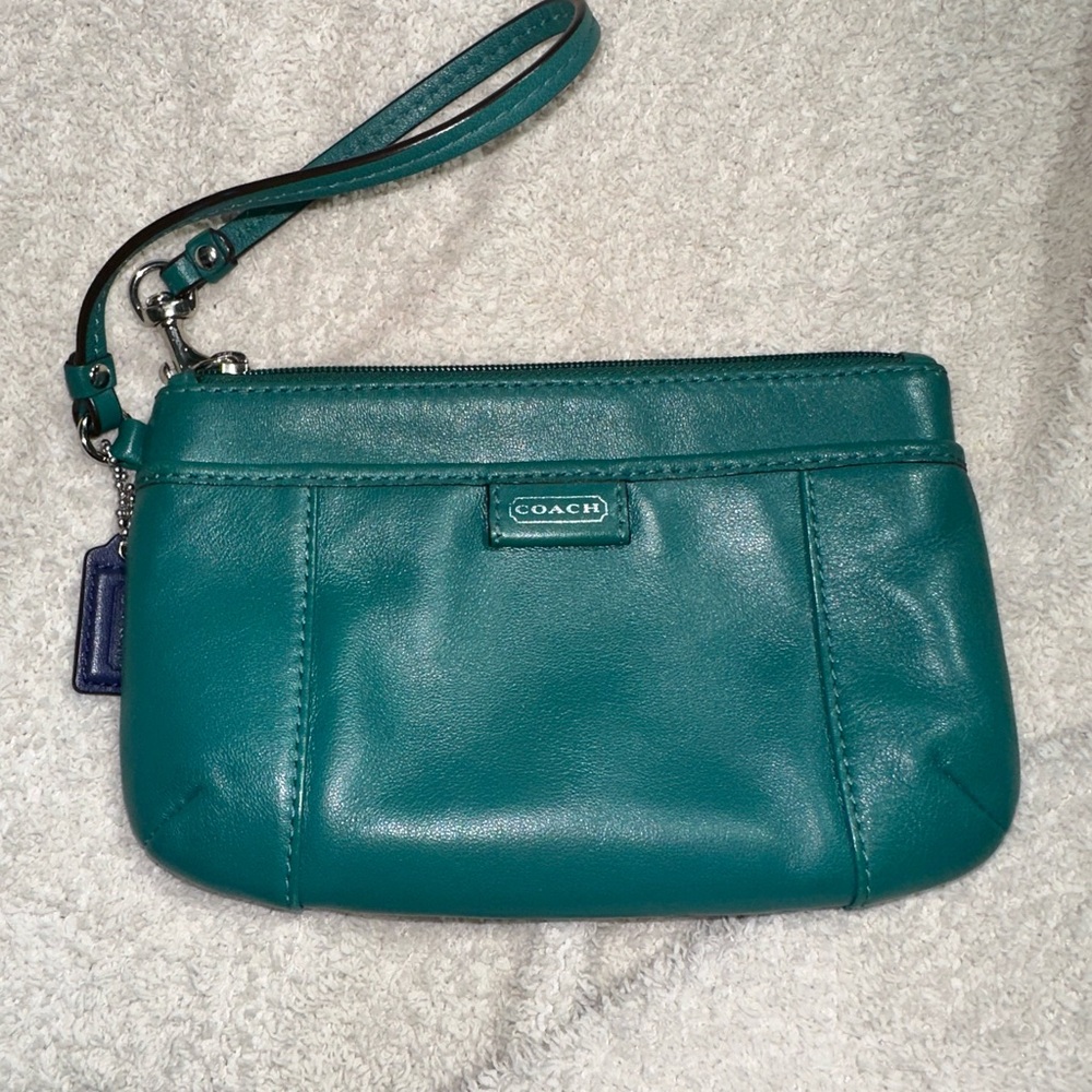 EUC Coach Daisy Spectator Wristlet/Cosmetic Bag